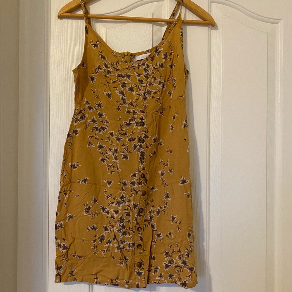 Cute mustard floral summer dress 🌼